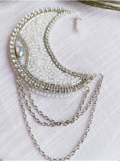 White silver month embroidery brooch.