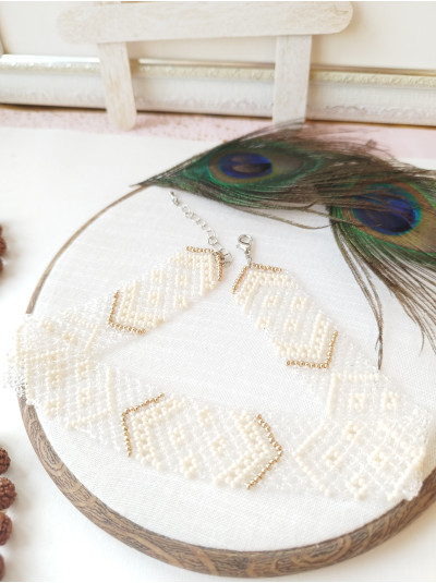 ivory gold beaded choker necklace, traditional Ukrainian beaded sylyanka.