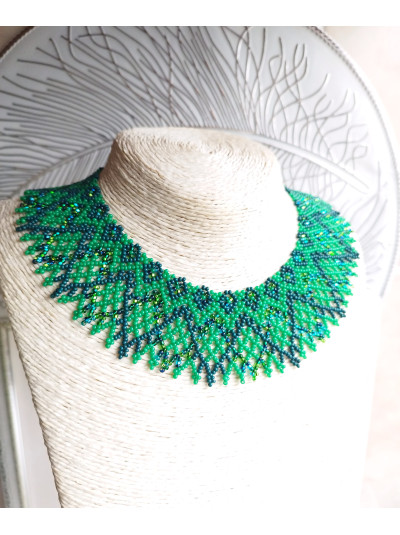 Green openwork beaded collar necklace, traditional Ukrainian beaded sylyanka.