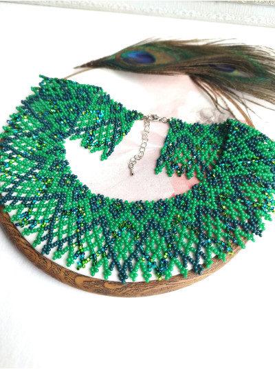 Green openwork beaded collar necklace, traditional Ukrainian beaded sylyanka.