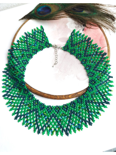 Green openwork beaded collar necklace, traditional Ukrainian beaded sylyanka.