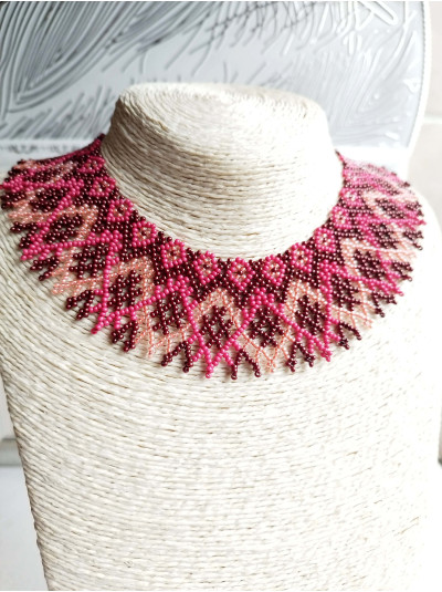 pink openwork beaded collar necklace, traditional Ukrainian beaded sylyanka.