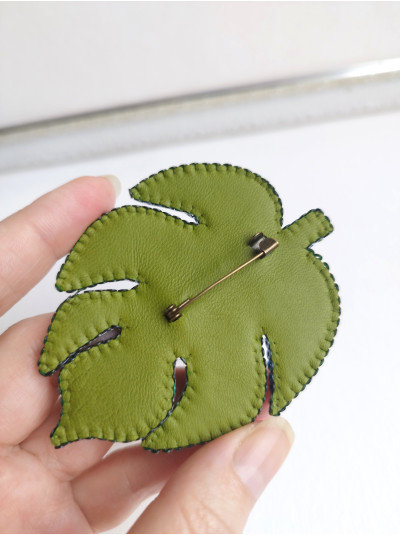 Beaded brooch monstera green beaded embroidery brooch. 