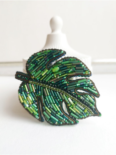 Beaded brooch monstera green beaded embroidery brooch. 