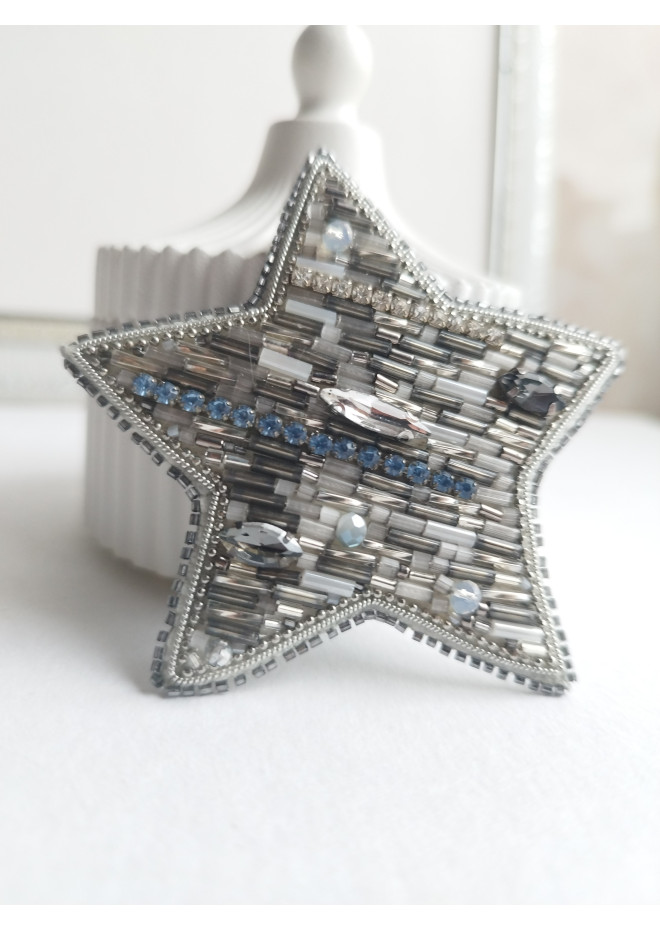 beaded brooch gry silver star`