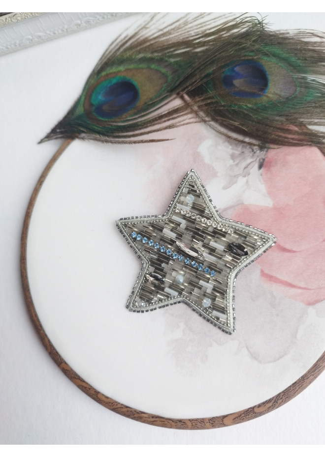 beaded brooch gry silver star`