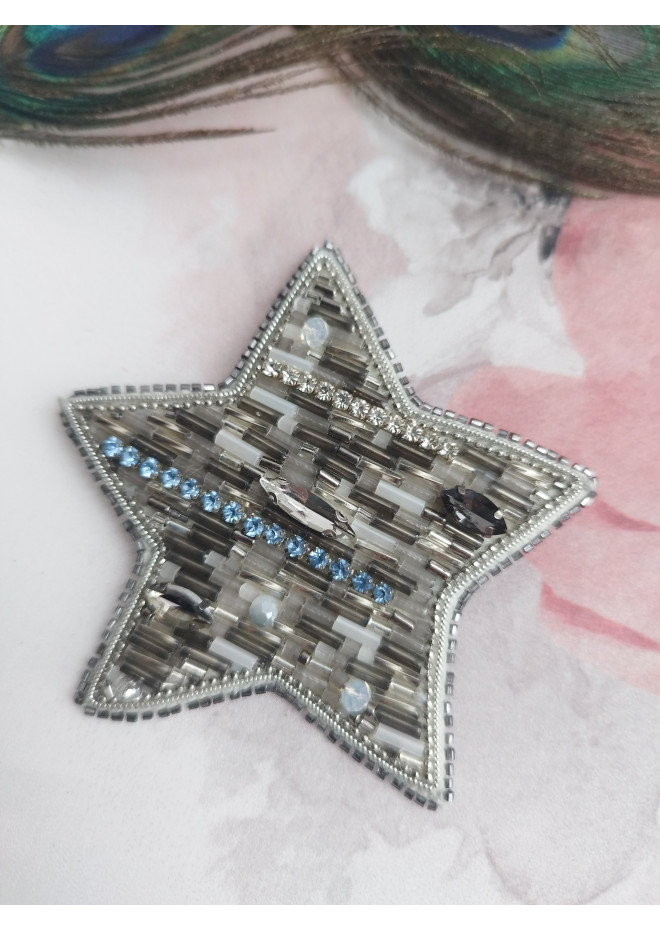 beaded brooch gry silver star`