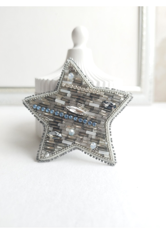 beaded brooch gry silver star`