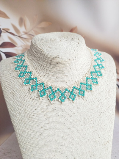 Beige beaded choker necklace, traditional Ukrainian beaded sylyanka.
