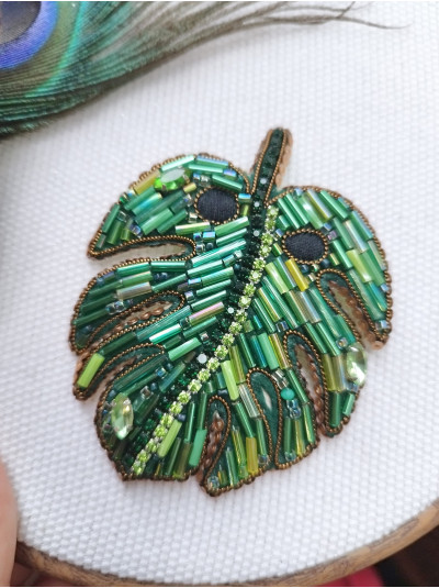 Monstera green beaded embroidery brooch. 