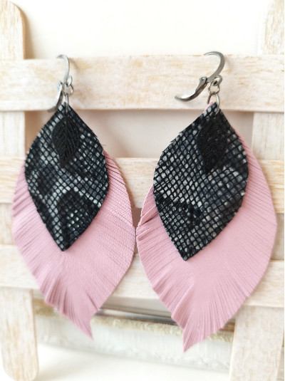Pink black leather feather earrings.